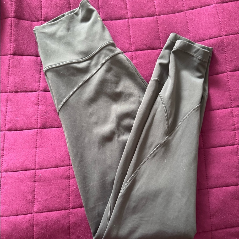 Lululemon In Movement 7/8 Tight size 6 GUC